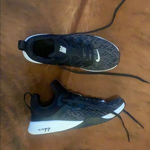 NIKE Elite TR tennis shoes